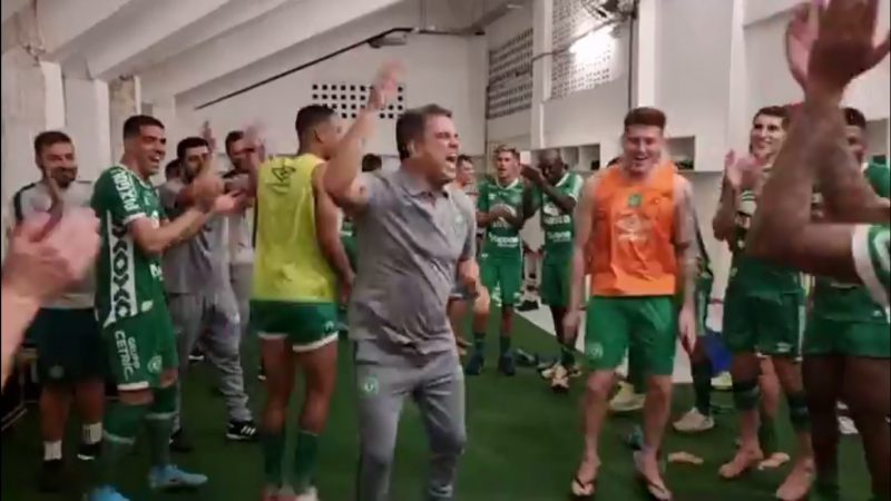 Marcelo Cabo se empolga após vitória da Chapecoense na Série B