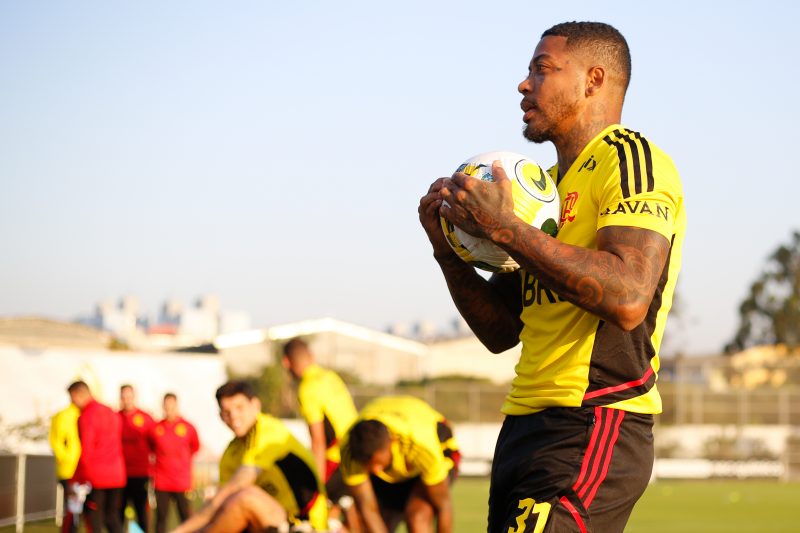 Marinho, hoje no Flamengo, reencontra o Santos, clube qual defendeu até o fim de 2021