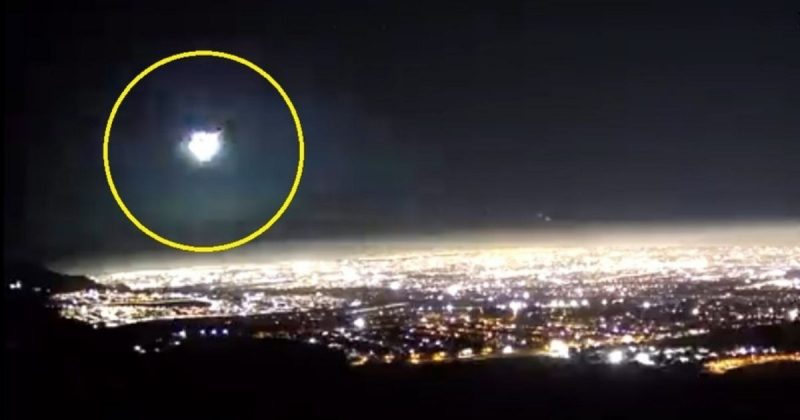 Meteoro no momento em que explode, ao invadir a atmosfera terrestre – Foto: Reprodu&ccedil;&atilde;o