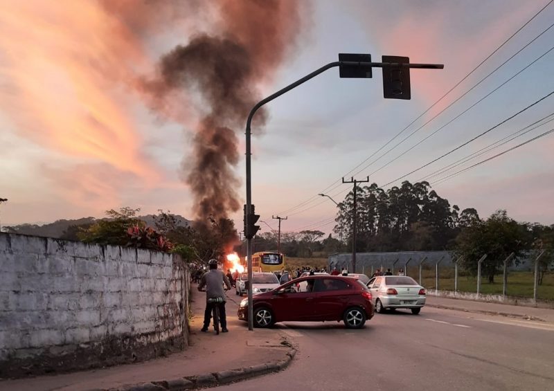 Moto pega fogo em Joinville