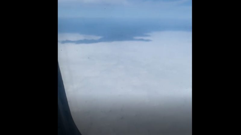 nevoeiro visto de dentro do avião