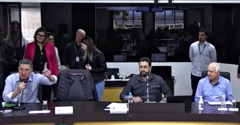 Homenagem terminou em confus&atilde;o na C&acirc;mara de Vereadores de Chapec&oacute; – Foto: Reprodu&ccedil;&atilde;o/ND