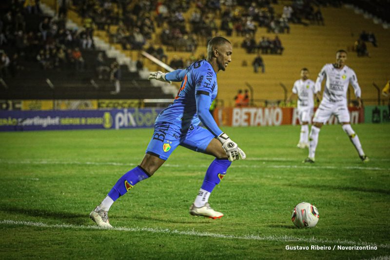 Goleiro Jordan, do Brusque. Passagem marcante no time do Vale do Itaja&iacute; – Foto: Gustavo Ribeiro/Gr&ecirc;mio Novorizontino/Divulga&ccedil;&atilde;o/ND