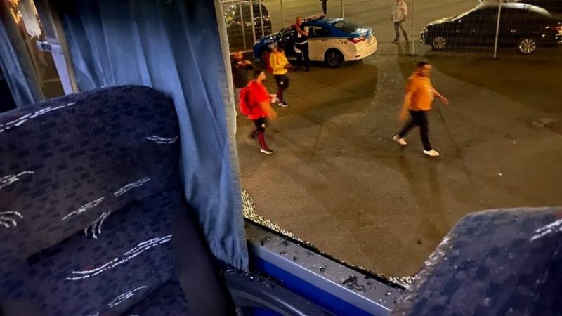 Ônibus da delegação do Atlético-MG foi apedrejado no caminho ao Maracanã
