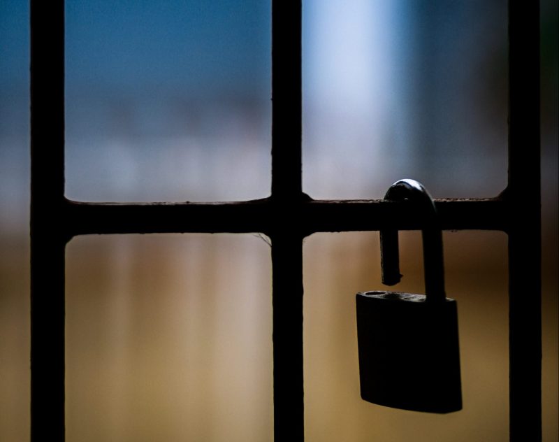 Homem suspeito de manter adolescente de Laguna em c&aacute;rcere privado no PR &eacute; liberado&nbsp;– Foto: Unsplash/Divulga&ccedil;&atilde;o/ND