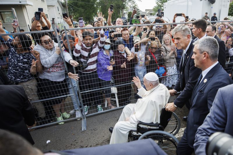 Francisco visitou a igreja do Sagrado Cora&ccedil;&atilde;o dos Primeiros Povos de Edmonton – Foto: Getty Images via AFP/ND