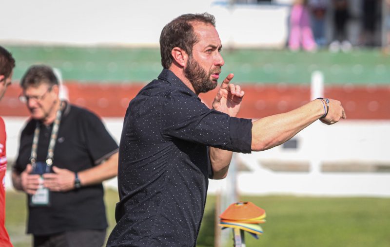 Paulo Massaro é o treinador do Carlos Renaux