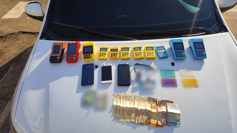 Pol&iacute;cia apreendeu as m&aacute;quinas utilizadas pelos estelionat&aacute;rios. – Foto: Pol&iacute;cia Militar/Divulga&ccedil;&atilde;o/ND