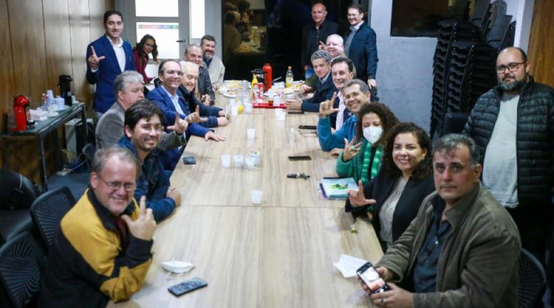 Reuni&atilde;o de partidos da Frente Democr&aacute;tica aconteceu na noite desta quinta-feira – Foto: Denner Ov&iacute;dio