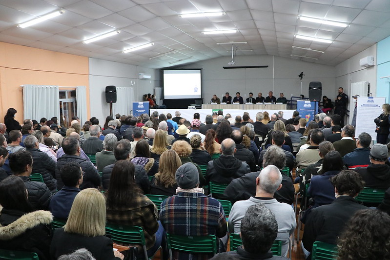 Cerca de 200 pessoas participaram da segunda reunião para revisão do Plano Diretor, desta vez, em Canasvieiras &#8211; Foto: Marcos Albuquerque/PMF/ND