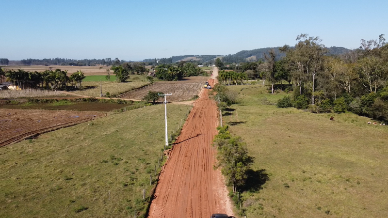 Rodovia municipal MEL-255 est&aacute; sendo pavimentada – Foto: Prefeitura de Meleiro/Divulga&ccedil;&atilde;o/ND