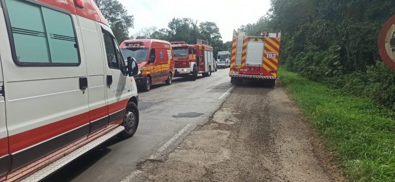 Acidente mobilizou equipes de socorro de Maravilha e Cunha Porã. – Foto: Samu/Divulgação/ND