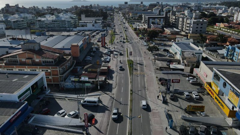 Canteiro central da SC-403 ser&aacute; alargado para dar lugar a uma ciclovia bidirecional – Foto: Mauricio Ponce/PMF/Divulga&ccedil;&atilde;o/ND