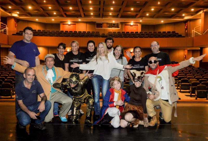 Elenco e t&eacute;cnicos do espet&aacute;culo “O Pequeno Pr&iacute;ncipe” – Foto: Luiza Filippo/Divulga&ccedil;&atilde;o/ND