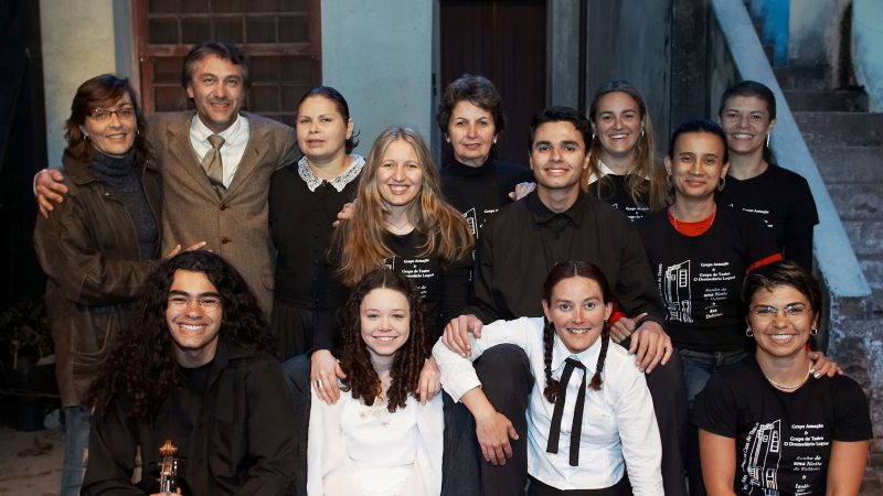 Equipe do espet&aacute;culo “Jardim das Del&iacute;cias” (2006) – Foto: Renato Gama/Divulga&ccedil;&atilde;o/ND