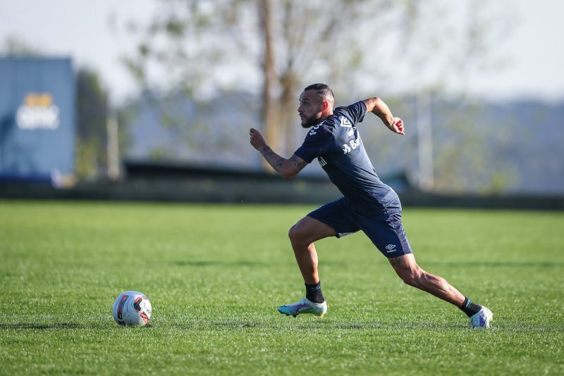 A Grêmio Rádio transmite ao vivo a partir das 17h nas plataformas oficiais do Clube. – Foto: Lucas Uebel/Grêmio/ND