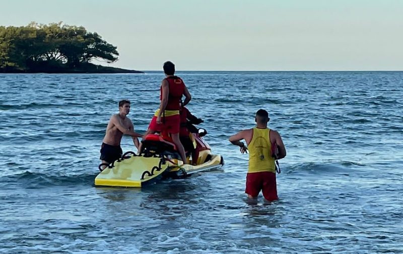 Europeus tentam nadar até ilha de Balneário Camboriú e precisam ser resgatados &#8211; Foto: Corpo de Bombeiros de Balneário Camboriú/Divulgação/ND
