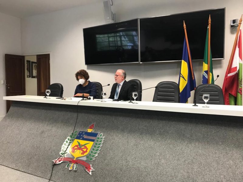 Novo reitor da UFSC, Irineu de Souza, e nova vice-reitora, Joana C&eacute;lia dos Passos, em entrevista coletiva – Foto: Bruna Stroisch/ND