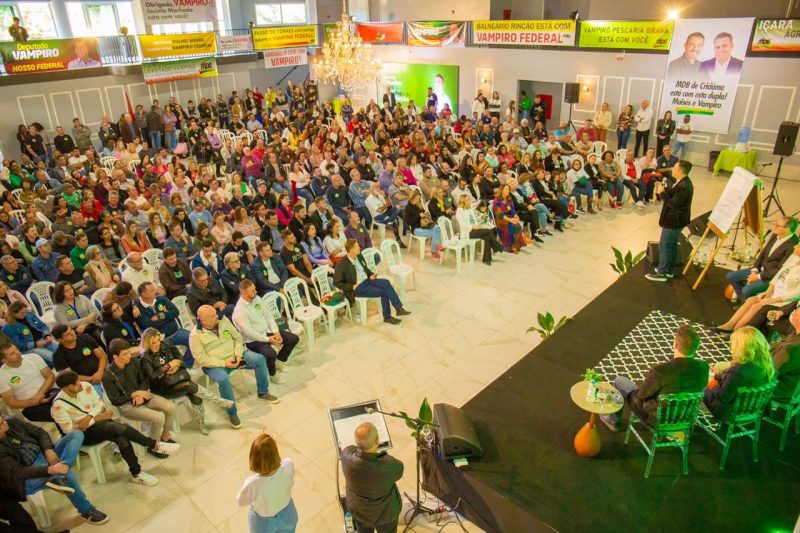 O evento para discutir a Educa&ccedil;&atilde;o foi um ato de apoio ao pr&eacute;-candidato a deputado federal Luiz Fernando Cardoso Vampiro. – Foto: Divulga&ccedil;&atilde;o