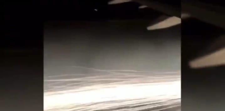 V&iacute;deo mostra fa&iacute;scas saindo de motor de avi&atilde;o – Foto: Reprodu&ccedil;&atilde;o/Twitter/Divulga&ccedil;&atilde;o/ND