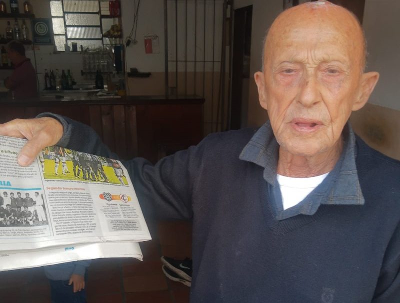 Pialo com a edi&ccedil;&atilde;o do jornal ND e a se&ccedil;&atilde;o Mem&oacute;ria – Foto: Clebinho Pereira/ND