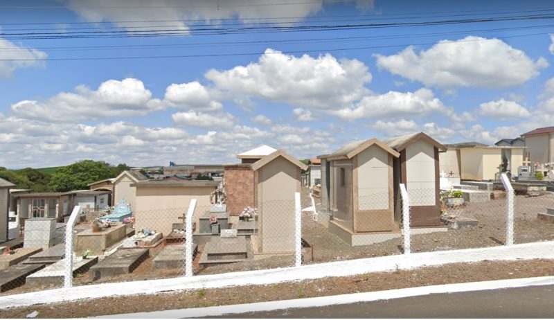 Jovens estavam entre t&uacute;mulos do cemit&eacute;rio municipal de Fraiburgo. – Foto: Google Street View/Reprodu&ccedil;&atilde;o/ND