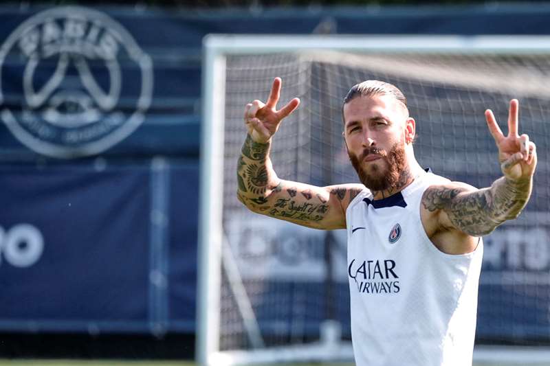 Sem Messi, PSG sofre com expulsão de Sergio Ramos e fica no empate o Reims