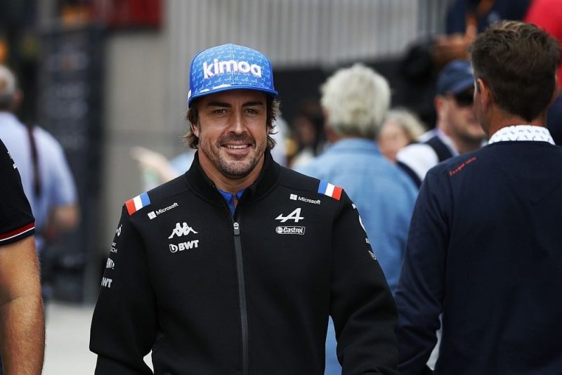 Alonso ser&aacute; o piloto da Aston Martin em 2023 no lugar de Vettel – Foto: F1