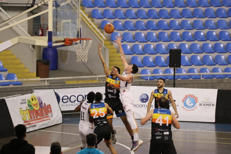 Dois grupos, com 5 equipes cada, se enfrentam em jogos de ida e volta na primeira fase – Foto: VICTOR GUIAO/ND