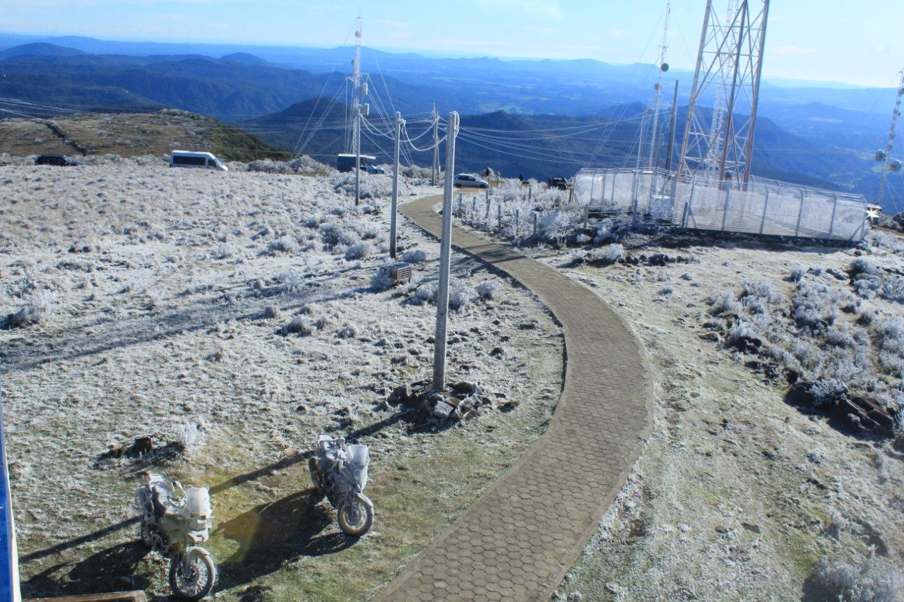 Morro das Torres é lugar certeiro para assistir a geadas, neve e ao raro sincelo - Prefeitura de Urupema/ND
