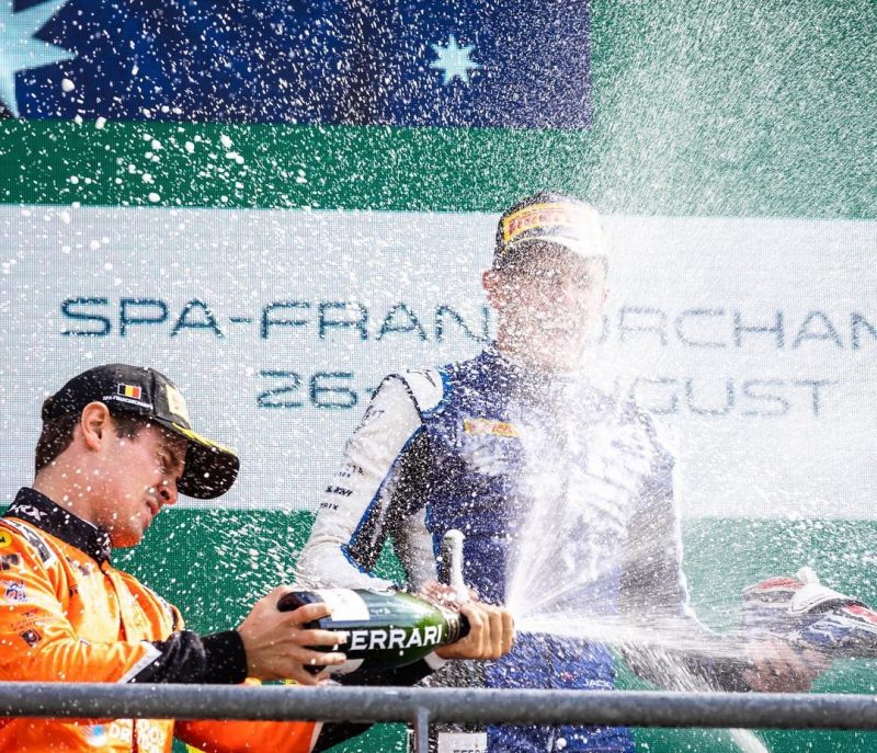 Felipe Drugovich no p&oacute;dio do GP da B&eacute;lgica – Foto: Felipe Drugovich.