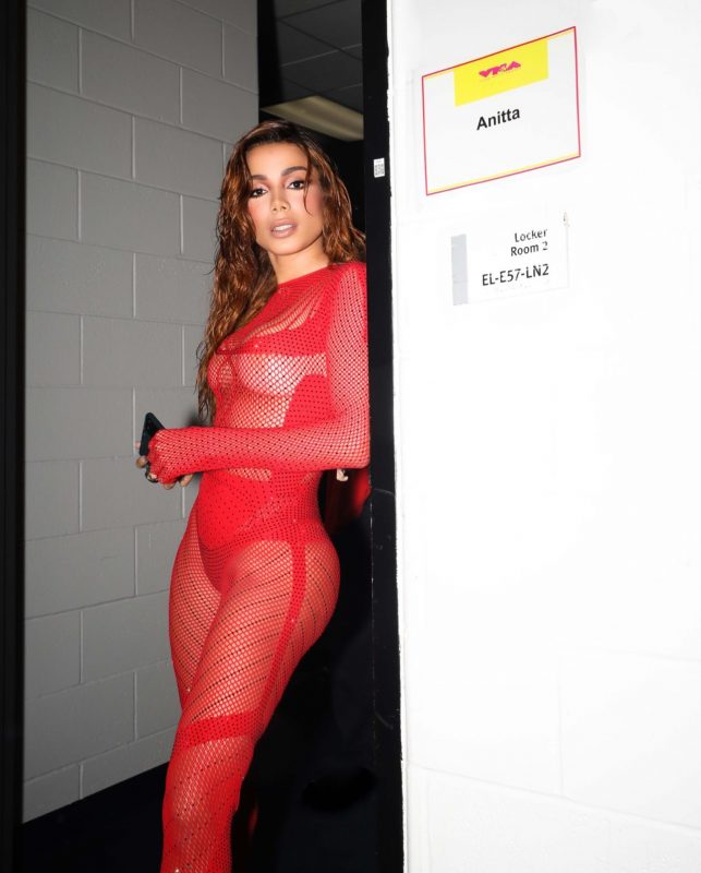 Anitta performa “Envolver” e representa o Brasil com batid&atilde;o e hits nacionais – Foto: @anitta/Instagram/Reprodu&ccedil;&atilde;o/ND