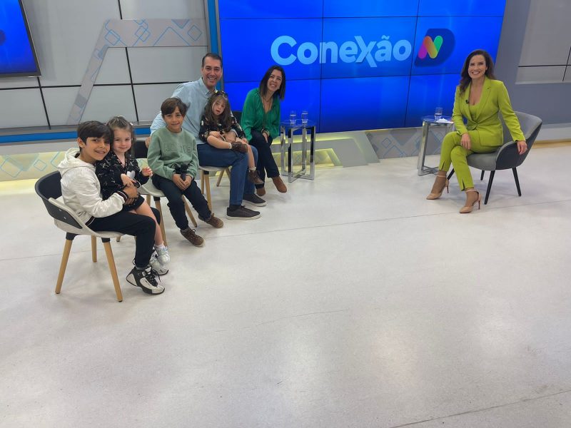 Edição de sexta-feira (5) recebe Alessandra Müller e sua família para conversar sobre a rotina da pequena Júlia – Foto: Reprodução/NDTV