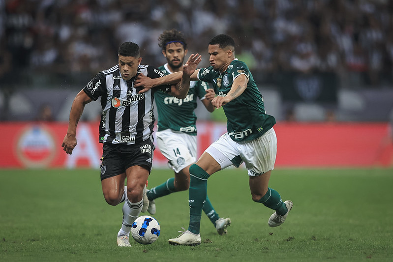 Palmeiras empata a jogar com menos um, Flamengo e Atlético Mineiro