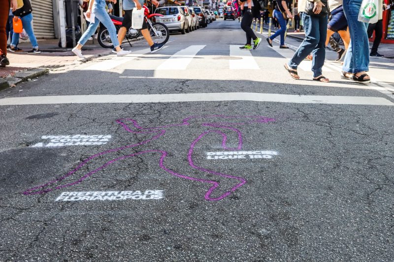 A a&ccedil;&atilde;o visa conscientizar a popula&ccedil;&atilde;o sobre a viol&ecirc;ncia contra mulher. – Foto: Prefeitura de Florian&oacute;polis/ND