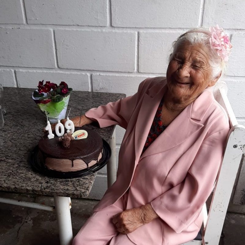 Dona Dinartina completou 109 anos nesta ter&ccedil;a-feira (30) – Foto: SECOM Cambori&uacute;/Divulga&ccedil;&atilde;o/ND