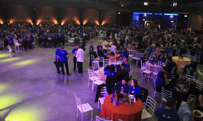 Mais de 1.000 convidados compareceram ao Hard Rock Live, em S&atilde;o Jos&eacute; – Foto: Adriane Bregalda/Divulga&ccedil;&atilde;o/ND