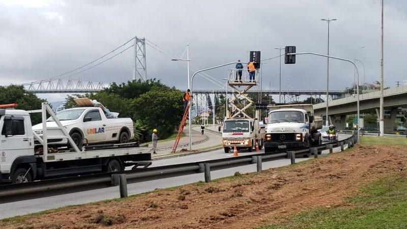 A traffic light is being installed at the pedestrian access to the rowing club complex - Photo: Disclosure/ND