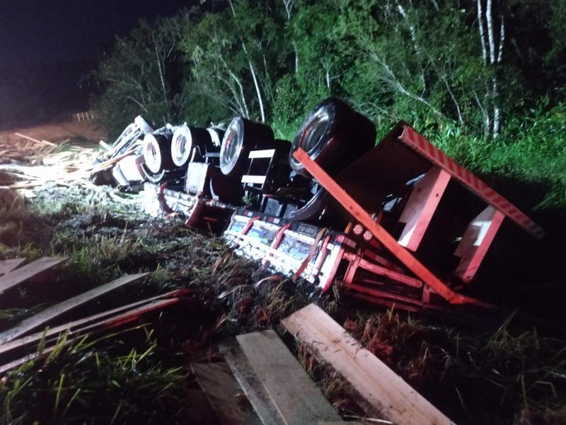 Acidente tamb&eacute;m envolveu um Ford Fiesta – Foto: Divulga&ccedil;&atilde;o/PMRv/ND