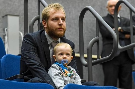 Advogado Felipe Cavallazzi levou o filho Lorenzo para sess&atilde;o no STJ – Foto: Reprodu&ccedil;&atilde;o/Instagram/@fecgomes/ND