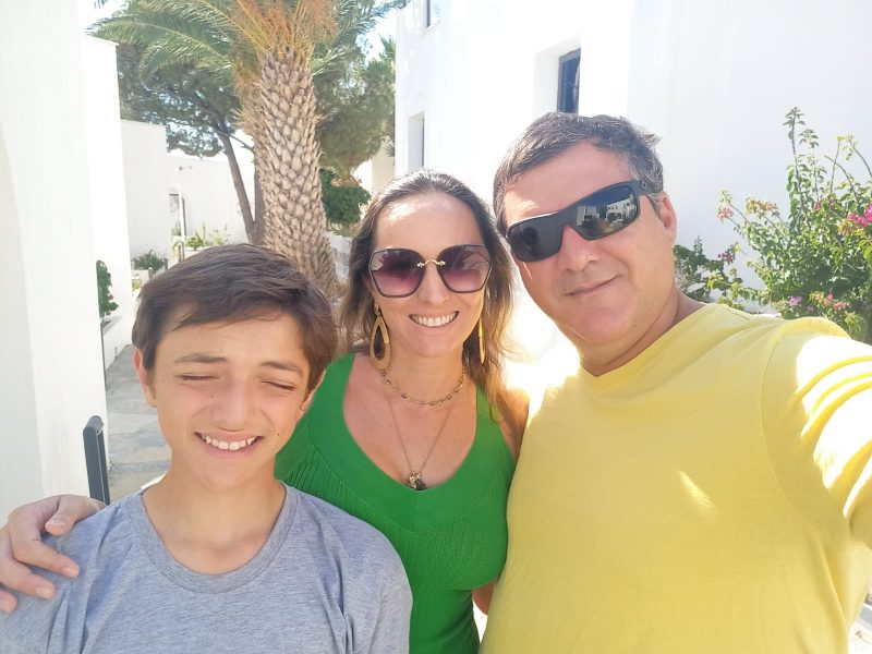 Davi com a família durante campeonato de Vela na Turquia