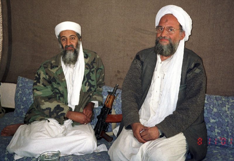 Osama Bin Laden (&agrave; esquerda) com seu sucessor na Al Qaeda, Ayman al-Zawahiri – Foto: Reprodu&ccedil;&atilde;o/Scanpix/Wikimedia Commons/ND
