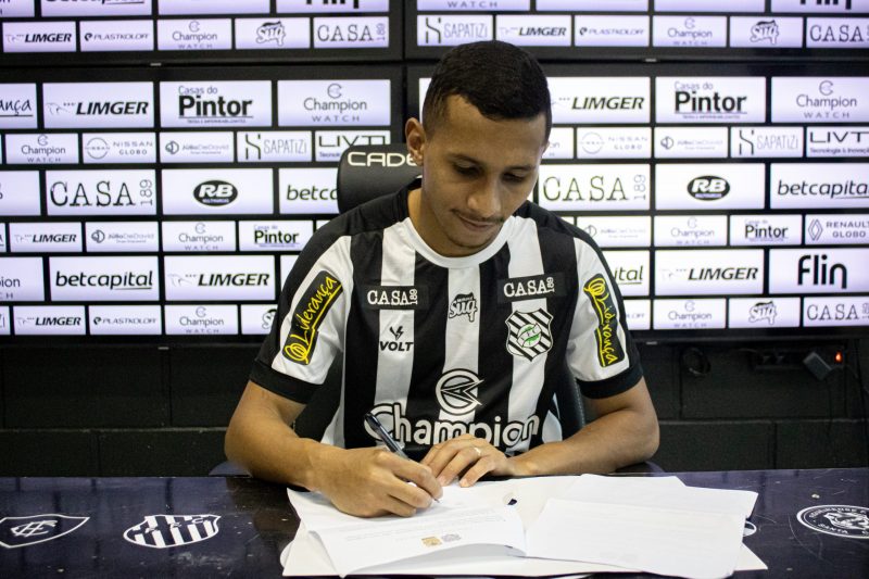 Andrew renovou com o Figueirense até o fim de 2023