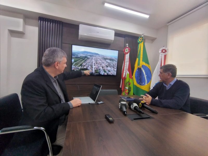 Balanço das audiências de revisão do Plano Diretor e anúncio de casas populares em Florianópolis