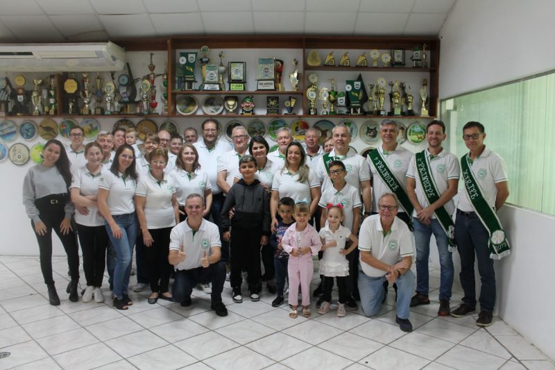 Parte dos associados da Sociedade Esmeralda que atravessam gera&ccedil;&otilde;es de fam&iacute;lias. – Foto: Divulga&ccedil;&atilde;o