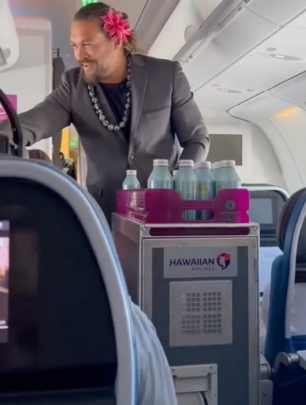 Ator Jason Momoa em cena inusitada