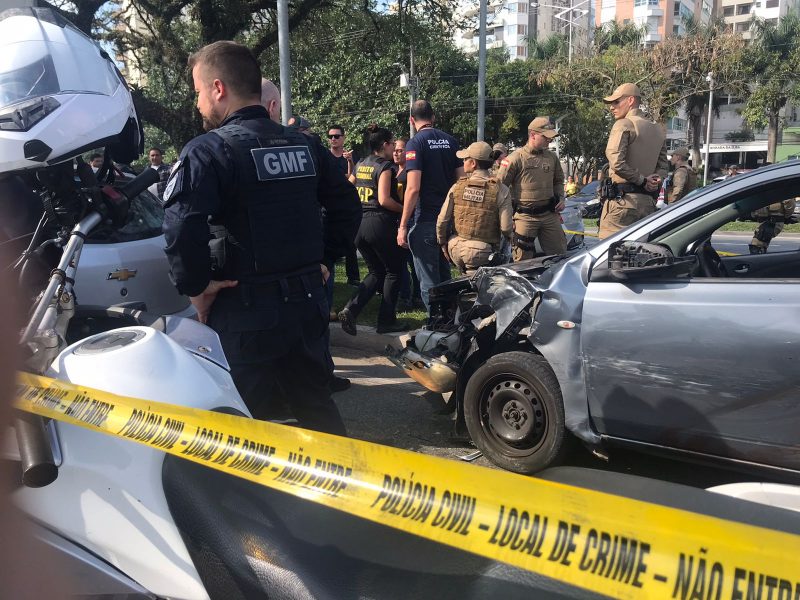 Assalta resulta em tiroteio e atropelamentos na Beira-mar Norte, em Florian&oacute;polis – Foto: Leo Munhoz/ND