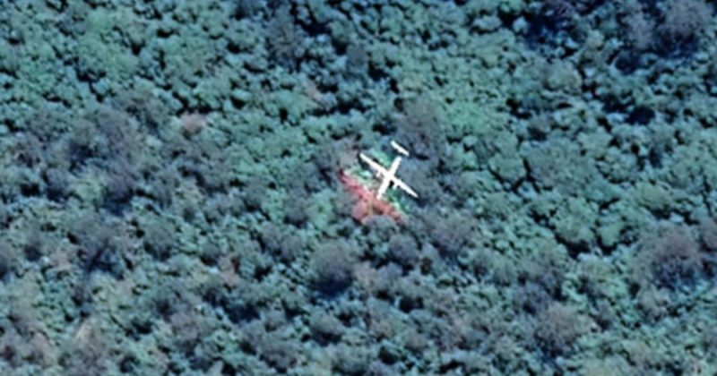 Imagem de avi&atilde;o praticamente intacto, no meio da mata foi flagrado no Google Earth – Foto: Reprodu&ccedil;&atilde;o