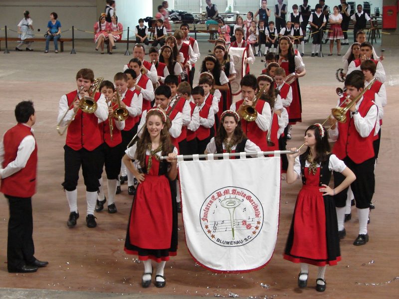 Banda da Escola Anita Garibaldi n&atilde;o vai se apresentar na Oktoberfest deste ano – Foto: Jaime Batista/ND