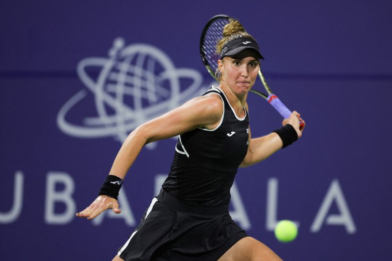 Bia Haddad faz história e bate tenista número 1 do mundo